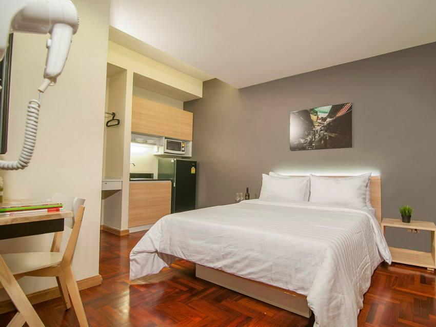Siam Mitr Hostel Bangkok Exterior photo
