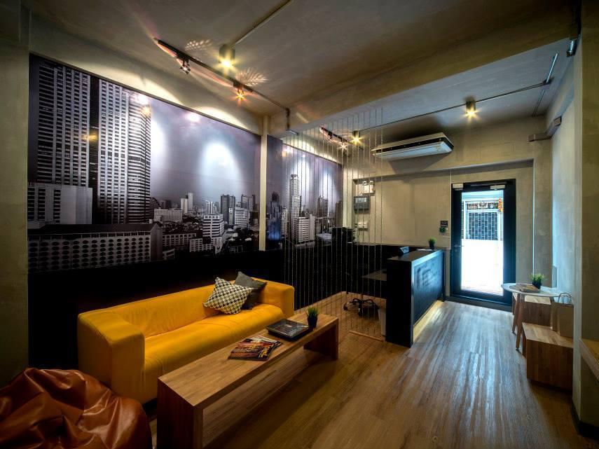 Siam Mitr Hostel Bangkok Exterior photo