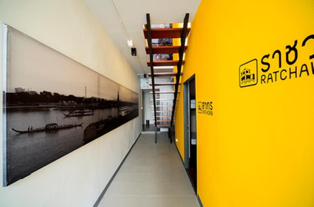 Siam Mitr Hostel Bangkok Exterior photo