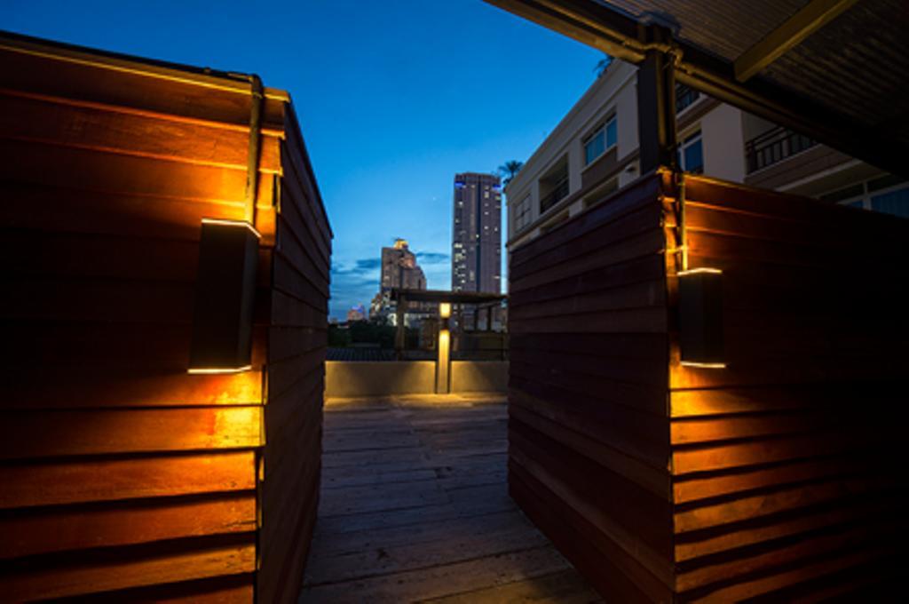 Siam Mitr Hostel Bangkok Exterior photo