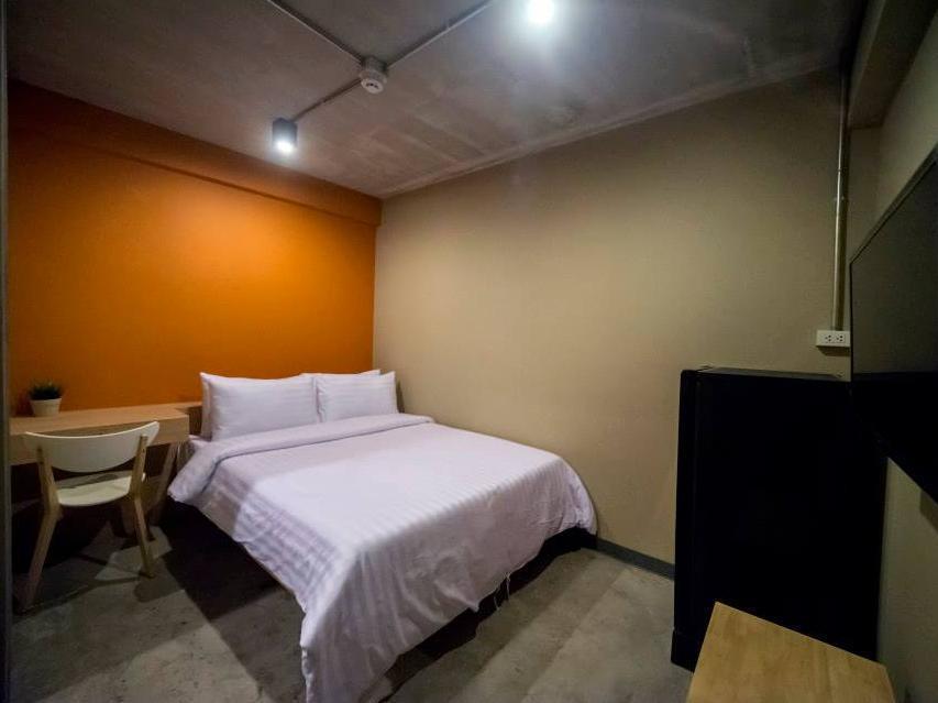 Siam Mitr Hostel Bangkok Exterior photo